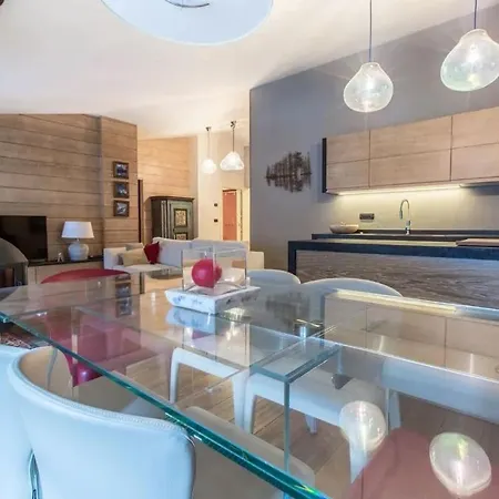 Elegant 3 Bedroom Apartment, * Chamonix